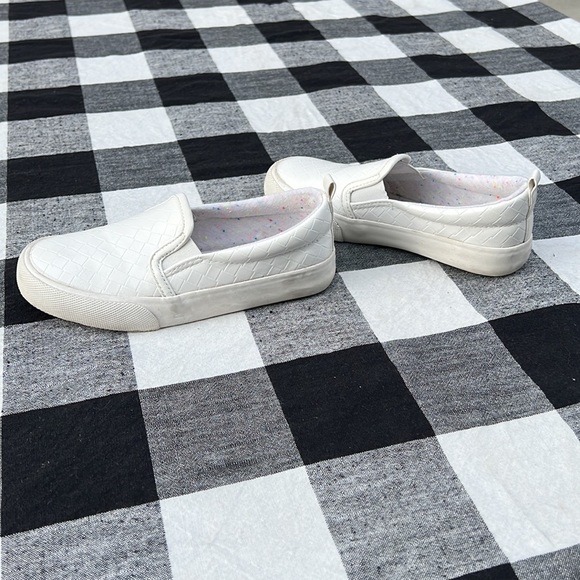 Cat & Jack- Girl’s Hailey Slip-On Sneakers - Picture 3 of 6